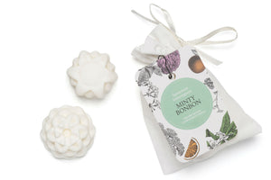 Spearmint and Lemongrass Wax Melts in a small white cotton bag.